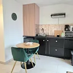 La Longere Du Moulin, T2 Independant Equipe Avec Cuisine, Parking Individuel Avec Portail, Salon De Jardin, Belle Grande *