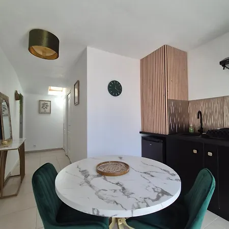 La Longere Du Moulin, T2 Independant Equipe Avec Cuisine, Parking Individuel Avec Portail, Salon De Jardin, Belle Grande