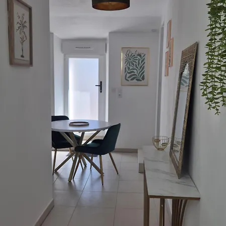 La Longere Du Moulin, T2 Independant Equipe Avec Cuisine, Parking Individuel Avec Portail, Salon De Jardin, Belle Grande