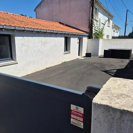 La Longère Du Moulin, T2 Indépendant équipé Avec Cuisine, Parking Individuel Avec Portail, Salon De Jardin, Belle Grande