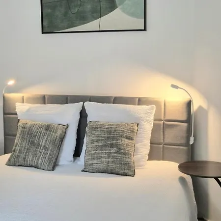 La Longere Du Moulin, T2 Independant Equipe Avec Cuisine, Parking Individuel Avec Portail, Salon De Jardin, Belle Grande * Basse-Goulaine