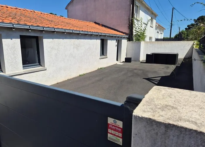 La Longere Du Moulin, T2 Independant Equipe Avec Cuisine, Parking Individuel Avec Portail, Salon De Jardin, Belle Grande