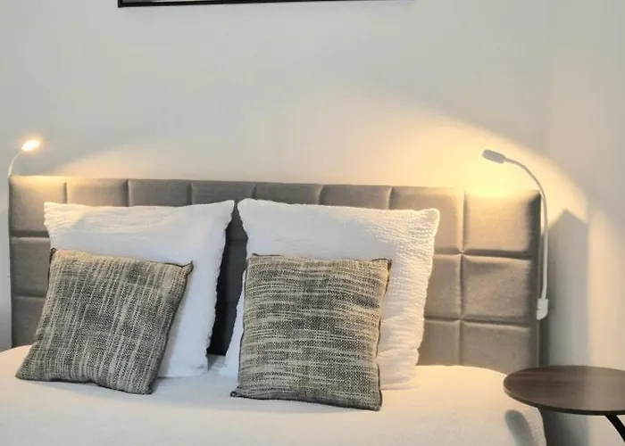 La Longere Du Moulin, T2 Independant Equipe Avec Cuisine, Parking Individuel Avec Portail, Salon De Jardin, Belle Grande * Basse-Goulaine