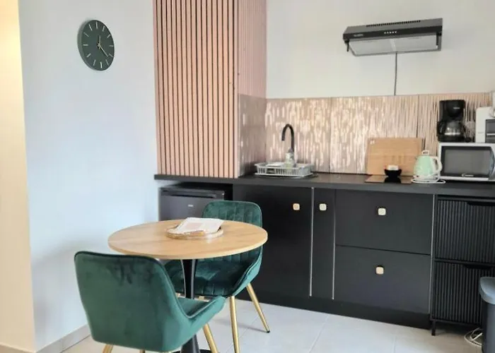 La Longere Du Moulin, T2 Independant Equipe Avec Cuisine, Parking Individuel Avec Portail, Salon De Jardin, Belle Grande *